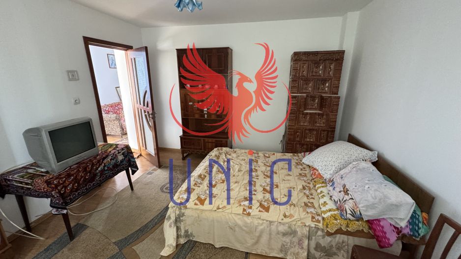 Casa situata in orasul Bals! - Poză 2