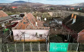 Casă modestă cu 3 camere în Ghioroc - Poză 18