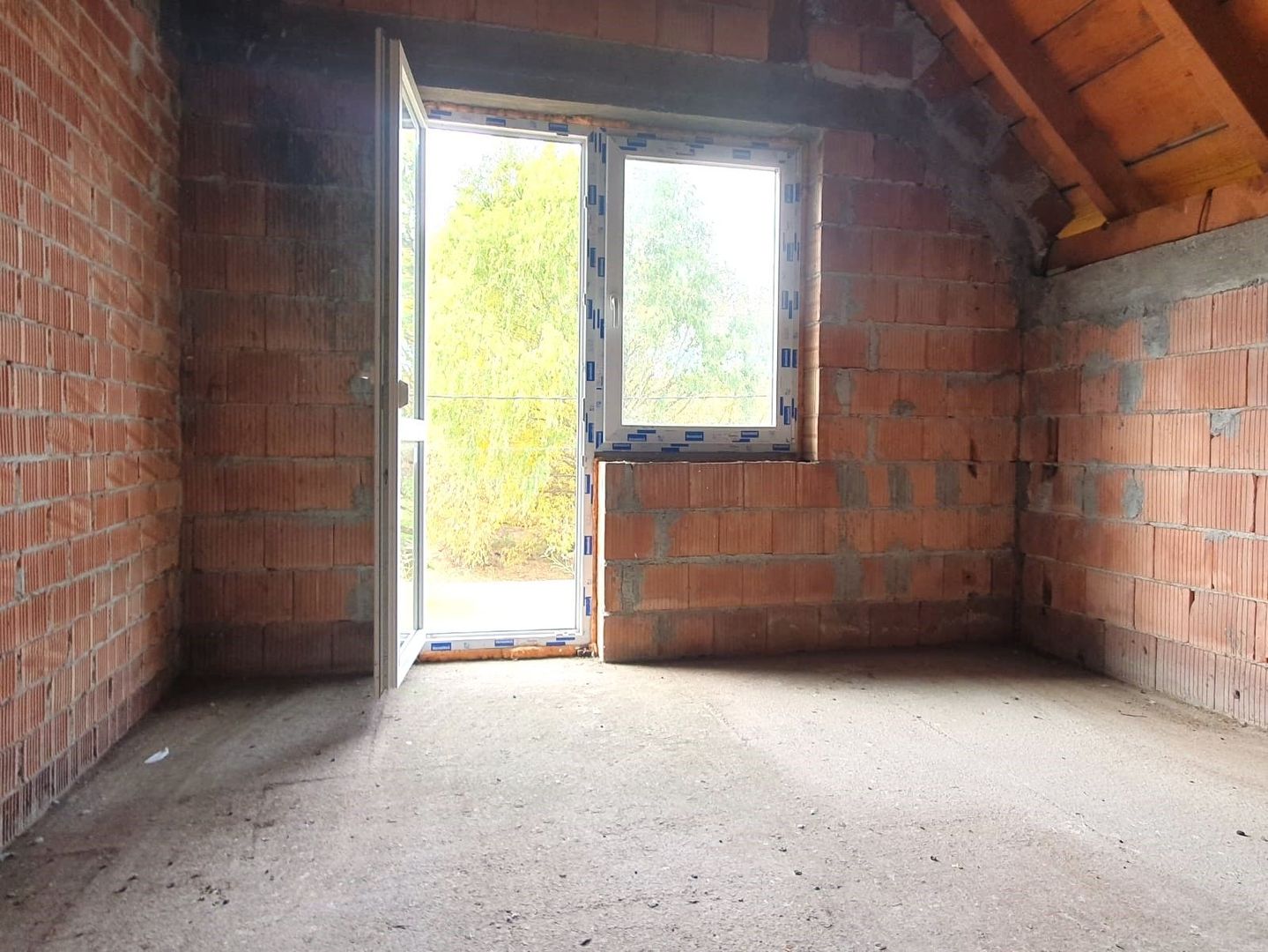 Casă la roșu de vânzare în Hărman, Cartierul Tineretului - Poză 13