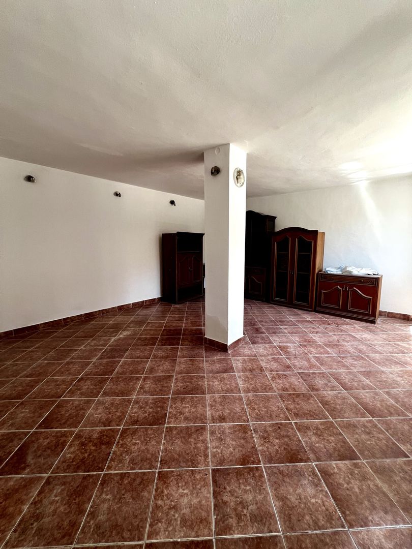 Casa in Oradea 1200 mp teren 400 mp cladiri - Poză 3