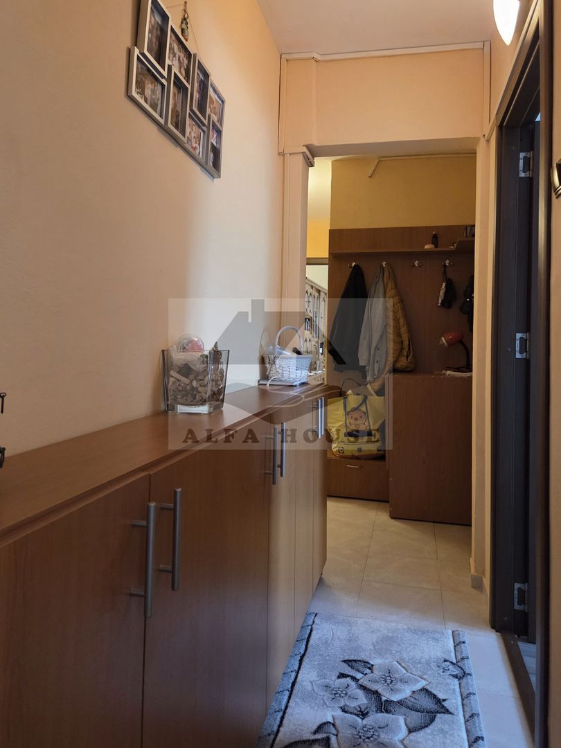 Apartament cu trei camere, zona Noua, 54 mp - Poză 3