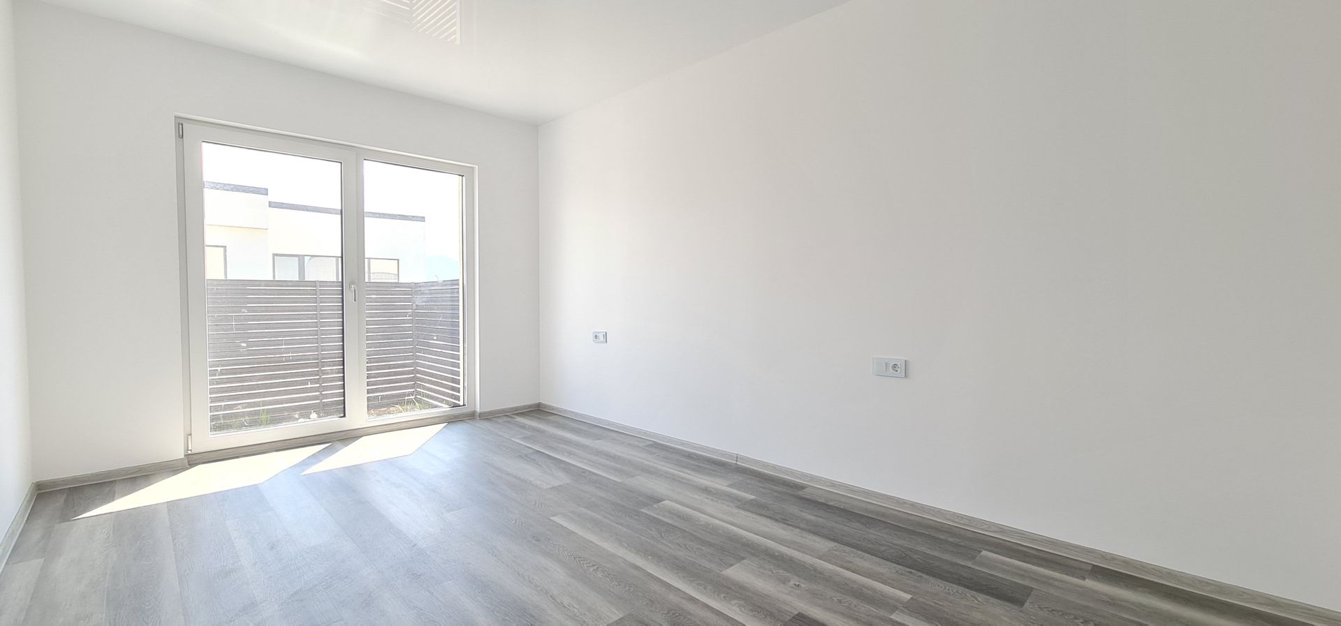 Casa 4 camere un nivel finalizata intabulata cartier Izvor Tarlungeni - Poză 8
