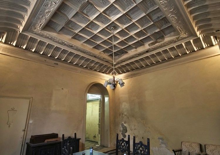Casă cu farmec istoric în zonă protejată Rosetti, ideală pentru restaurare - Poză 3