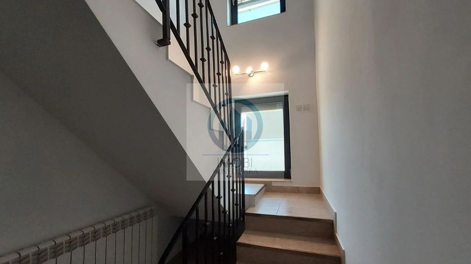 Vila deosebita în loc Simeria, zona ultracentrala - Poză 10