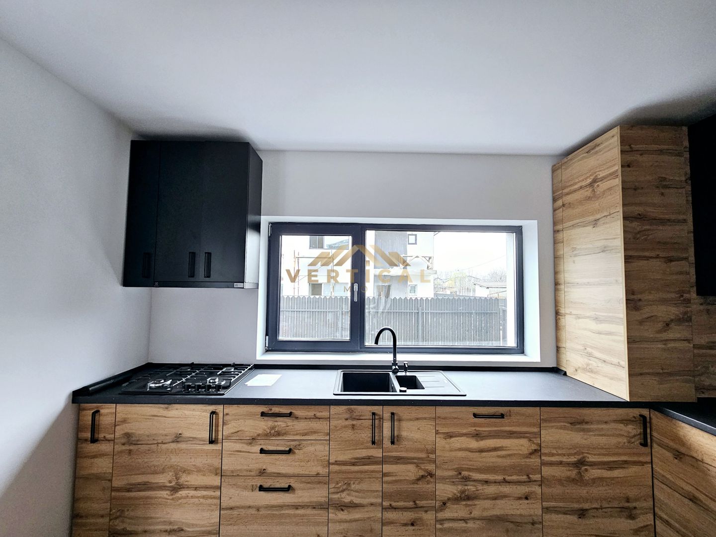 Casa 4 camere | 3 bai | centrul comunei Berceni - Poză 4