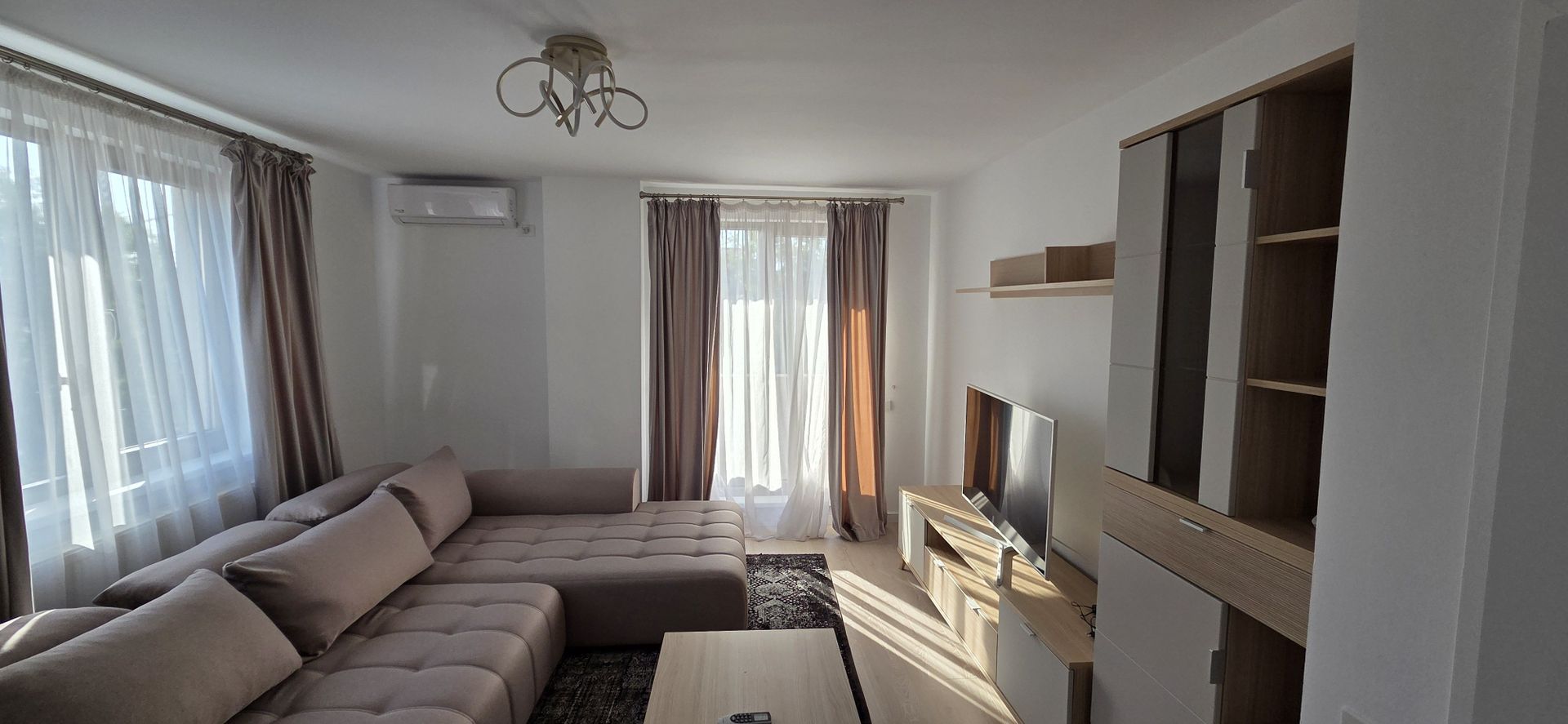 Apartament 2 camere si loc de parcare subteran - Poză 1