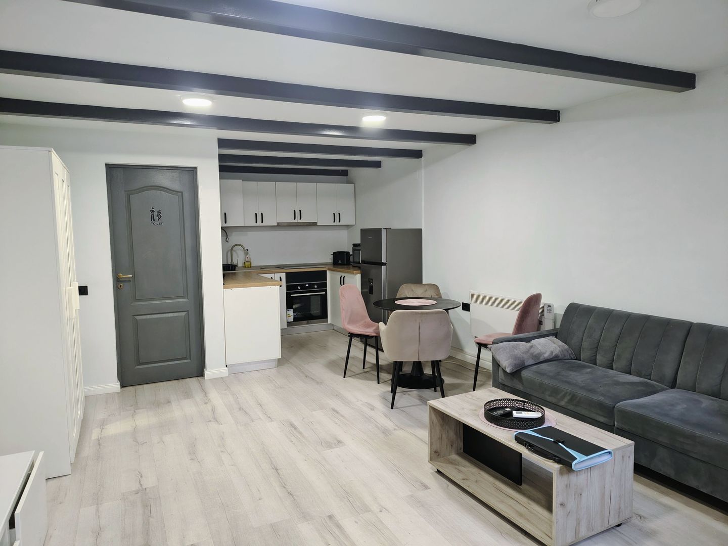Chirie: apartament ultracentral, 3 camere 450 E neg. Comision 50% - Poză 1