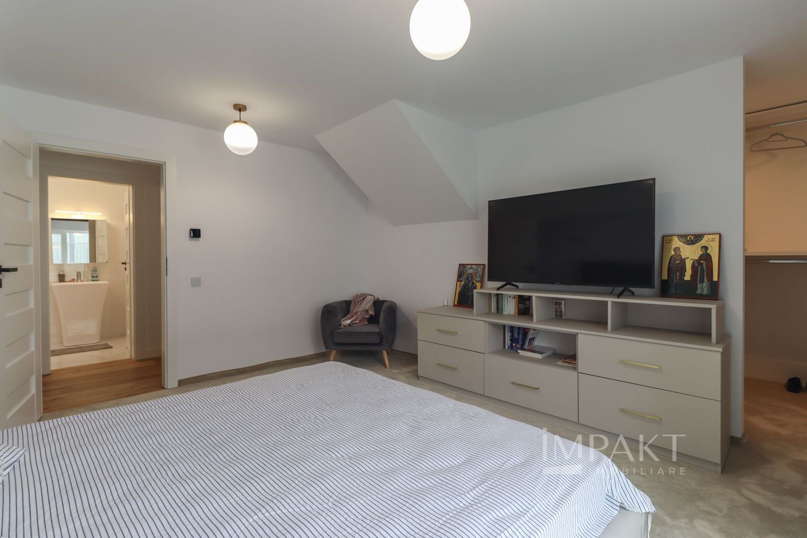 Casa insiruita cu finisaje de lux in cartierul Europa - Poză 16