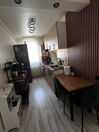 Apartament cu 2 camere, balcon închis, parcare, zona Parcul Poligon. - Poză 2