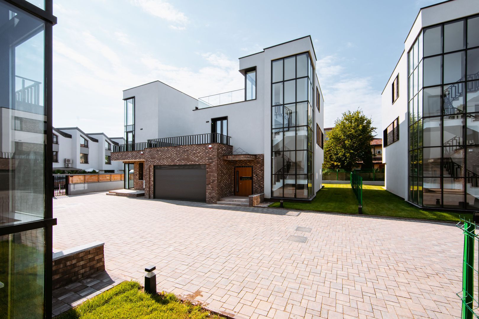 VILA SUPERBĂ CU 4 DORMITOAARE ȘI PISCINA LA INCHIRIERE - Poză 43