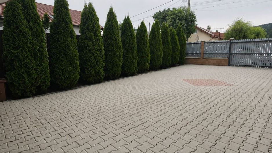 Proprietate cu două locuințe, garaj încălzit, foișor, 600 mp in Ernei - Poză 14