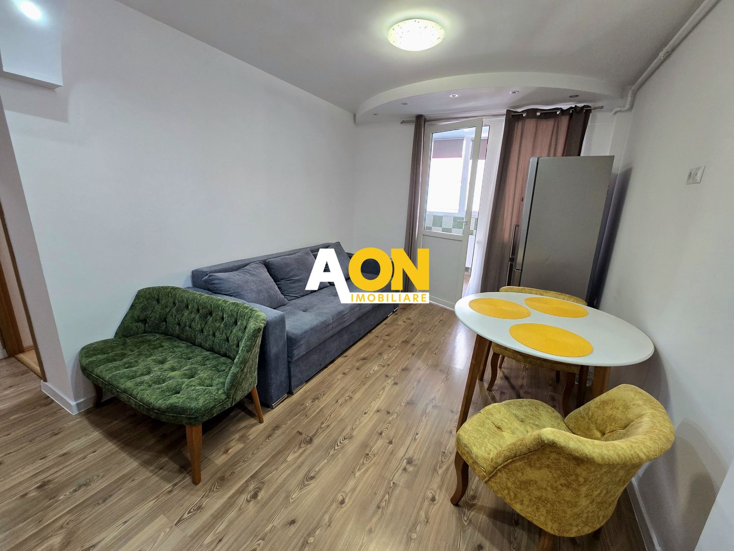 Apartament cu 3 Camere, Bloc Nou, Zona Centru - Poză 1
