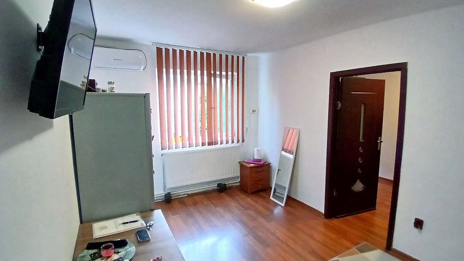 Apartament 2 camere Tecuci etaj 1 – zonă centrală - Poză 3