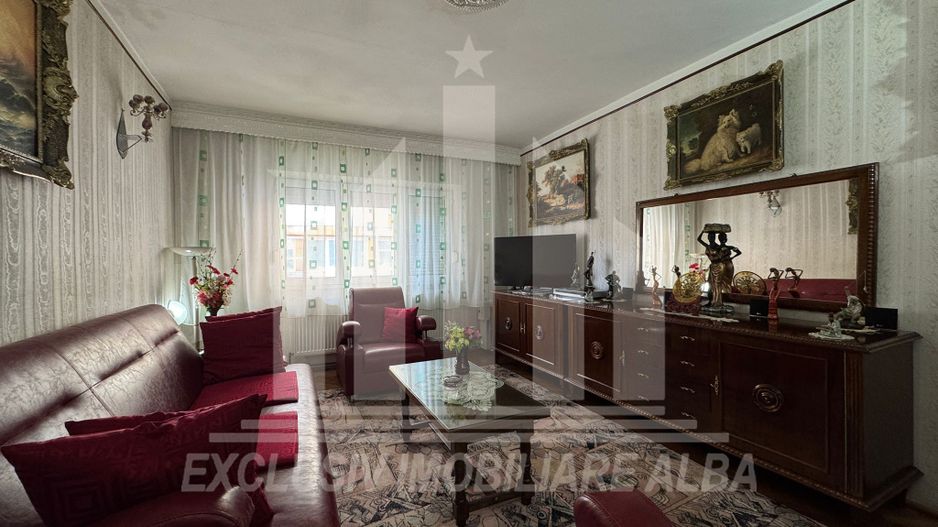 Apartament 3 camere decomandate | 2 bai | 69 mp | Cetate - Piata - Poză 1