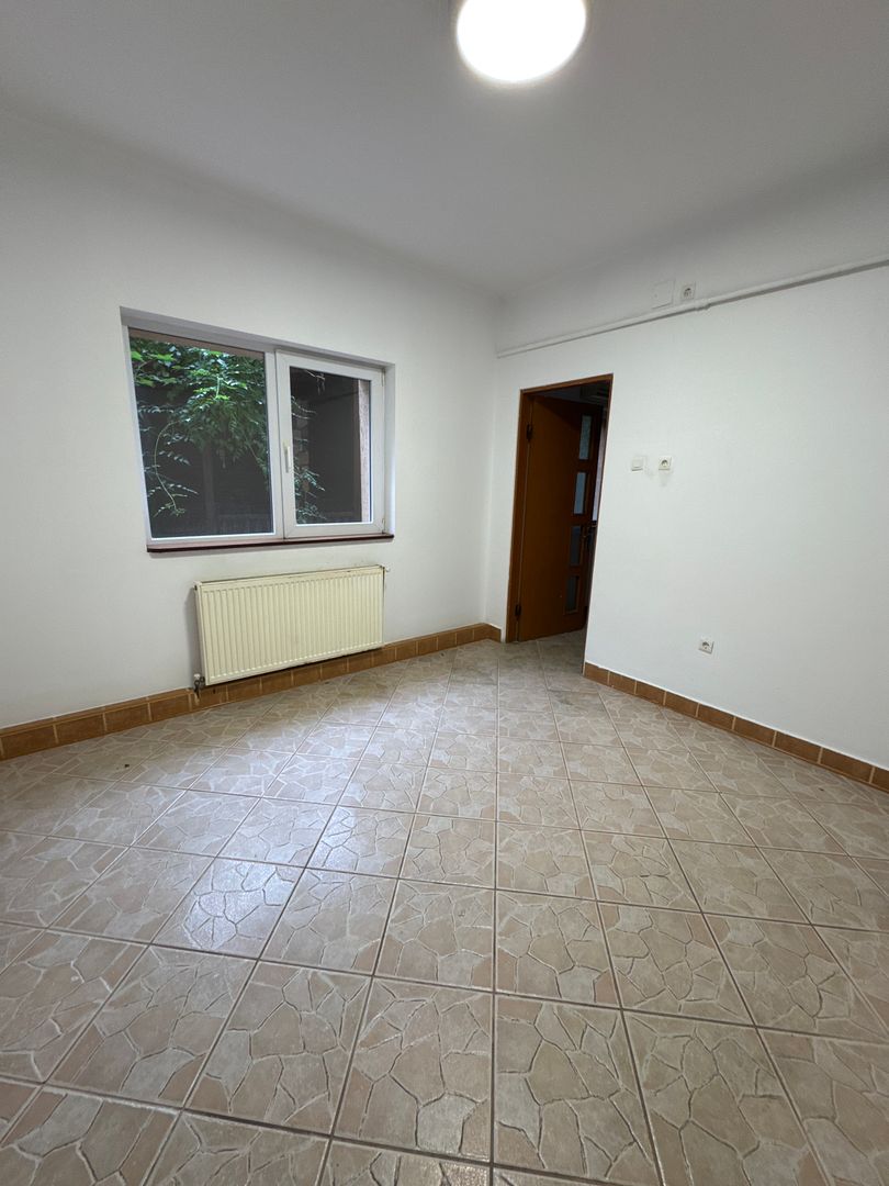 Vila ideala pentru 1-2 firme, gradinita, cresa sau 2 familii - Poză 13