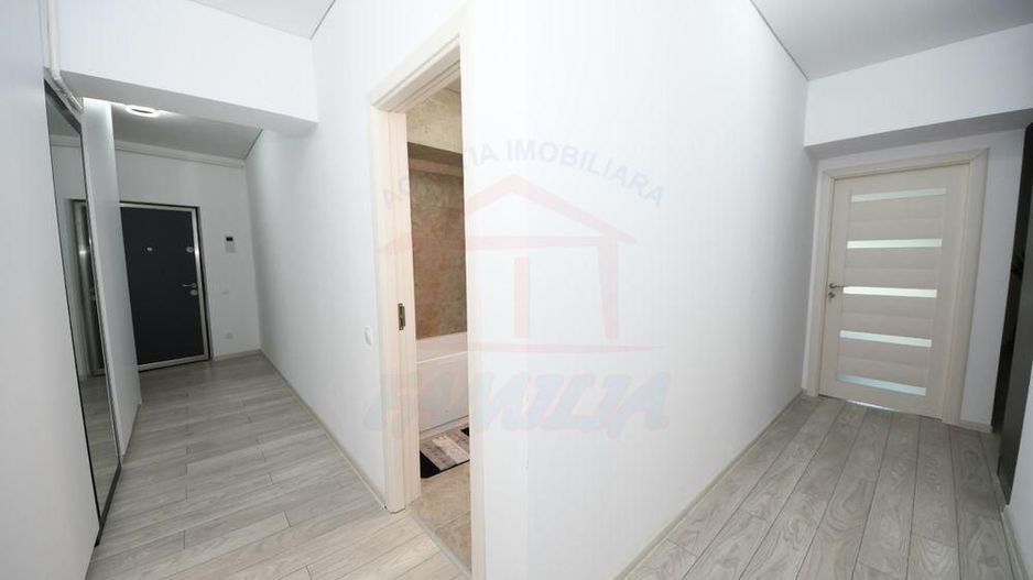 3 camere pe Faleza de inchiriat cu loc de parcare - Poză 1