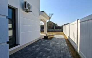 Duplex spatios cu garaj si pereti dublii - Poză 20