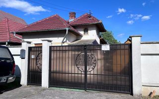 Casa de vanzare cu 3 camere, zona Schit - Poză 1