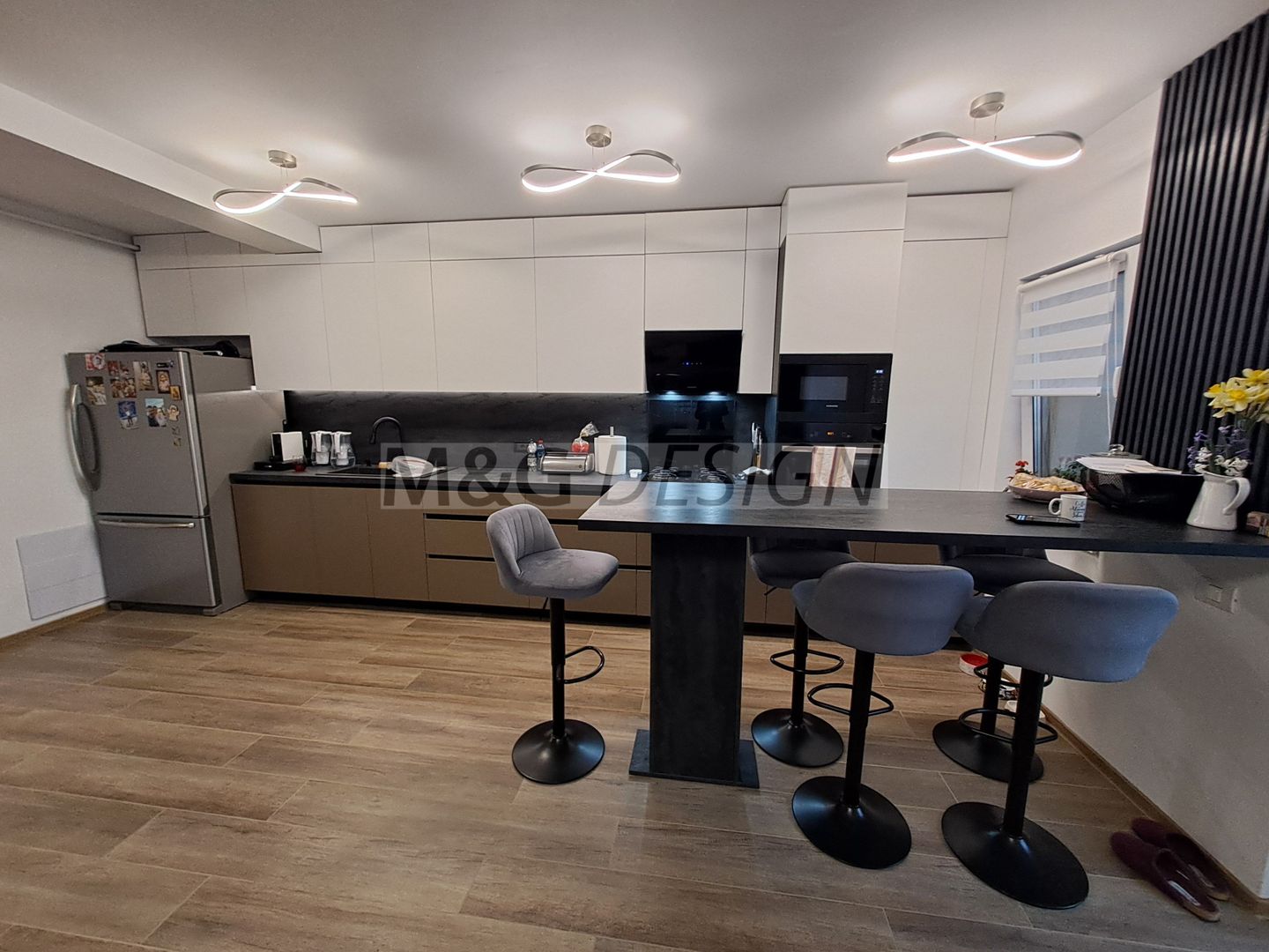 3 camere  bloc nou, 80 mp utili , balcon de 20 m - Poză 1