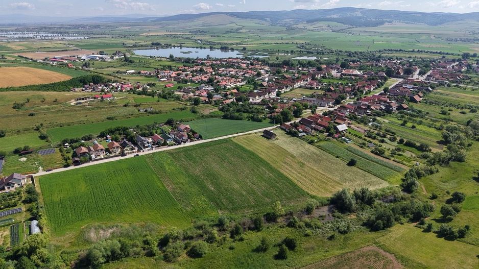 Teren intravilan 10.000 mp, Rotbav (Feldioara) - Poză 1