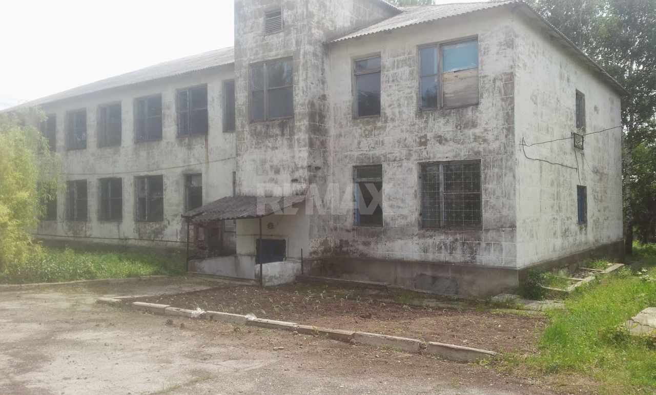De vânzare teren cu construcții în orașul Sângerei – 56,7 ari - Poză 3