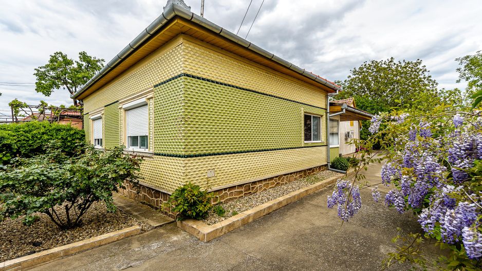 Casă cu teren de 1440 mp în Aradul Nou. Str Molidului. - Poză 1