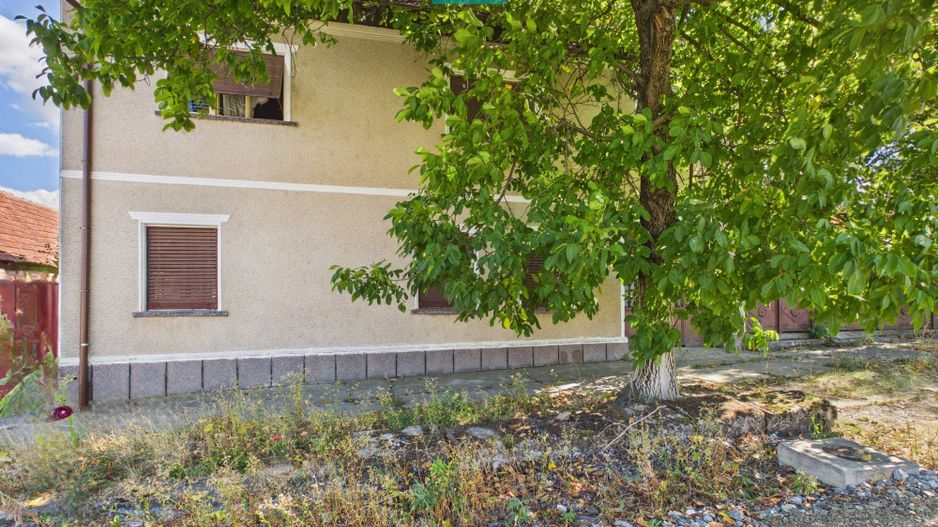 Casă cu etaj, în localitatea Buteni, Arad - Poză 4