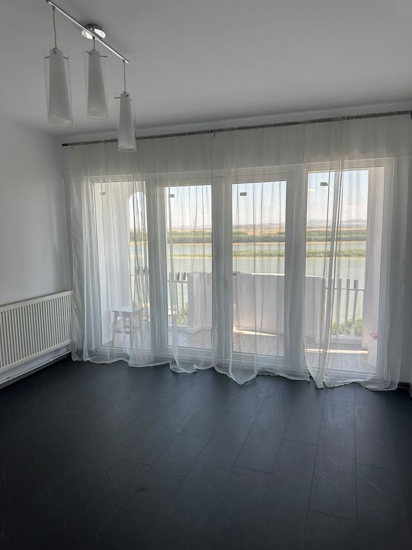 De vanzare apartament cu 3 camere, zona Faleza, etaj 7/8, 149.000 euro - Poză 2