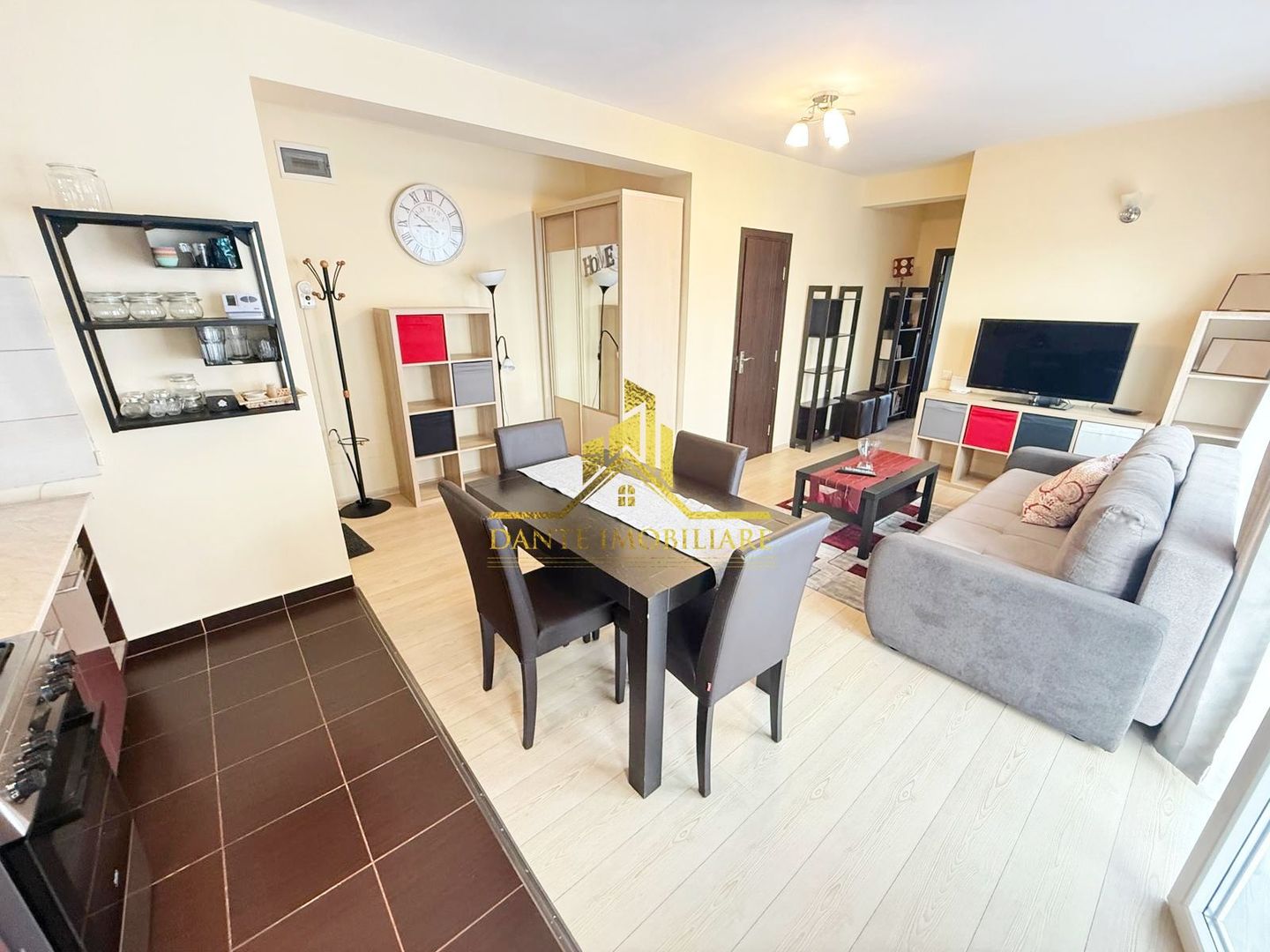 2 camere, spatios, modern, bloc nou, balcon, parcare, zona VIVO - Poză 2