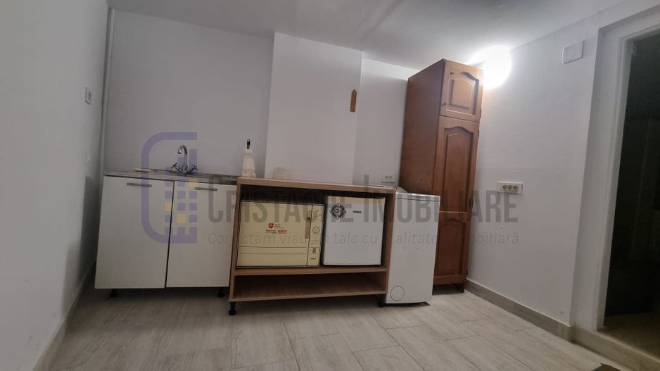 Studio 15 m², situat la mezaninul unei vile interbelice - Poză 1