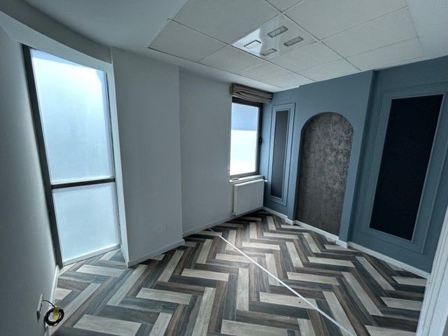 Inchiriere cladire moderna pentru clinica privata sau birouri - Poză 31