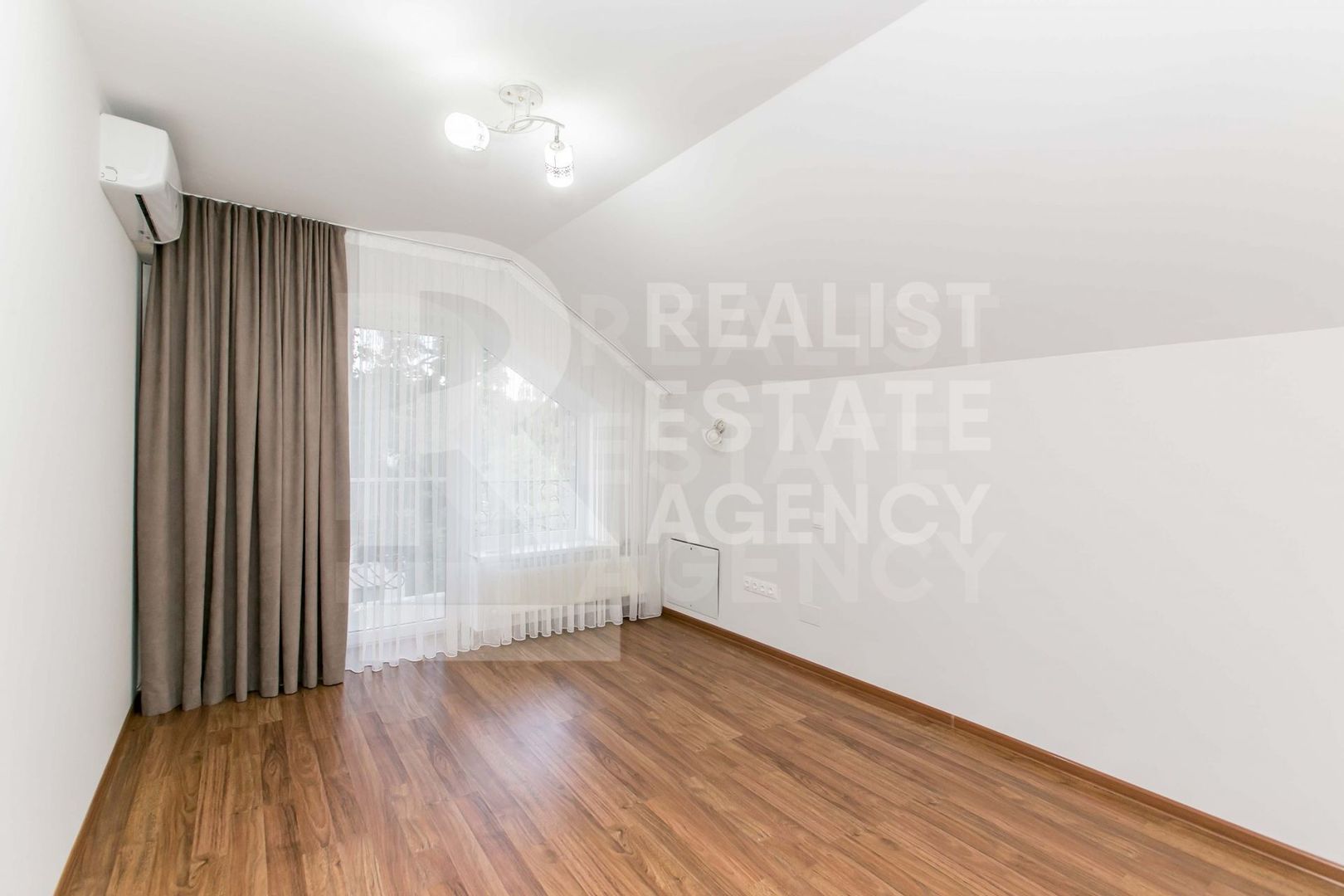 Chirie, casă, 3 nivele, 5 camere, str. Timiș, Centru - Poză 24