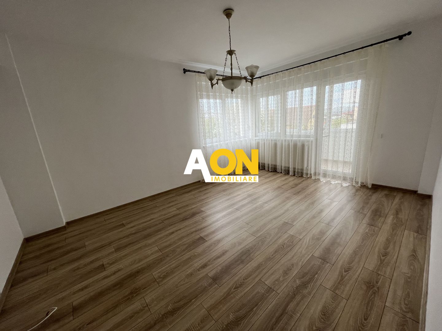 Apartament cu 3 camere de inchiriat, etaj 1, loc de parcare, balcon - Poză 4