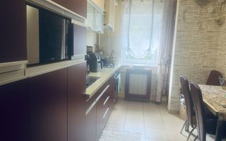 Apartament spațios, complet mobilat, în zonă liniștită - Poză 2