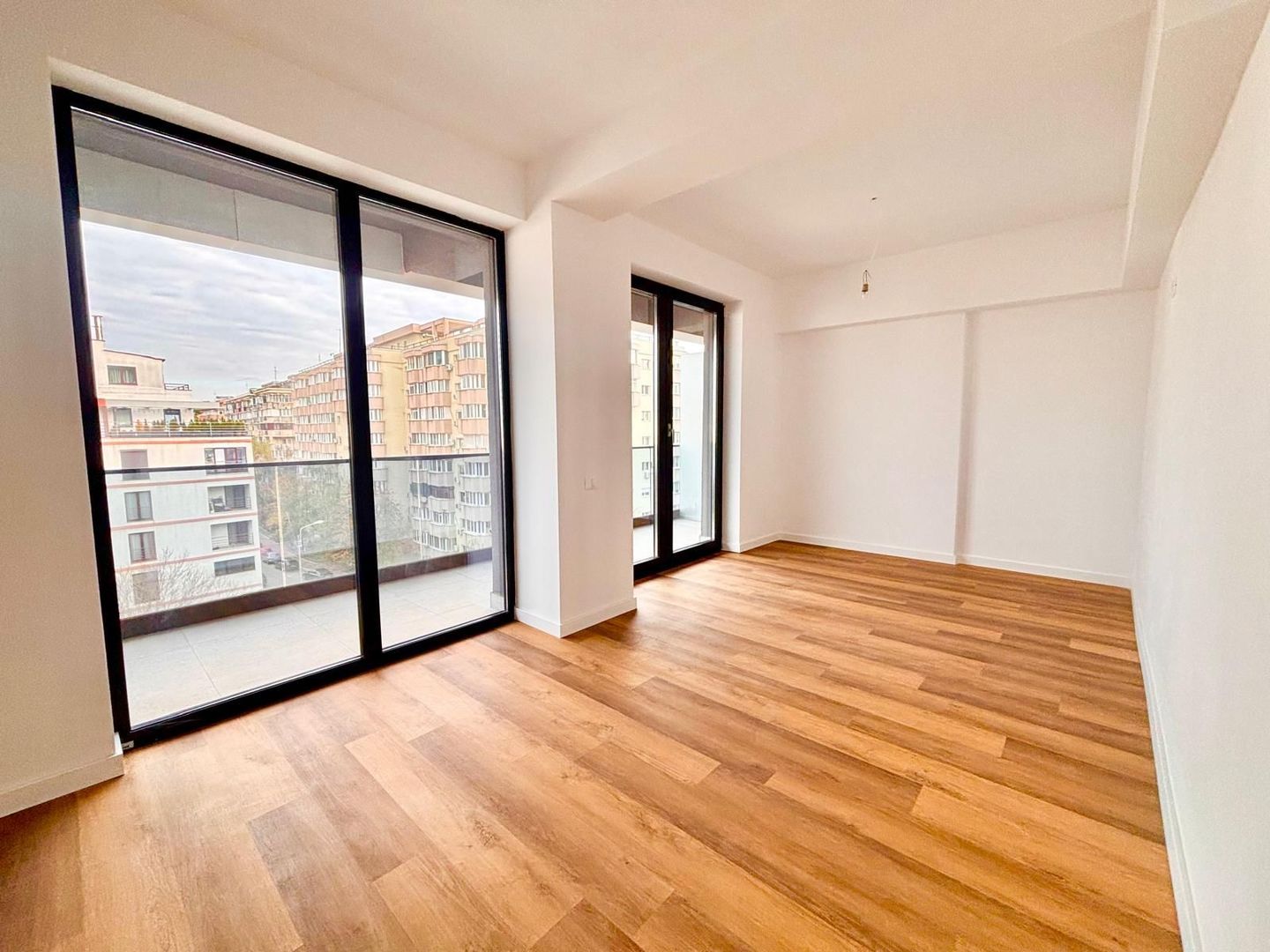 Apartament superb 2 camere zona Decebal - Poză 2