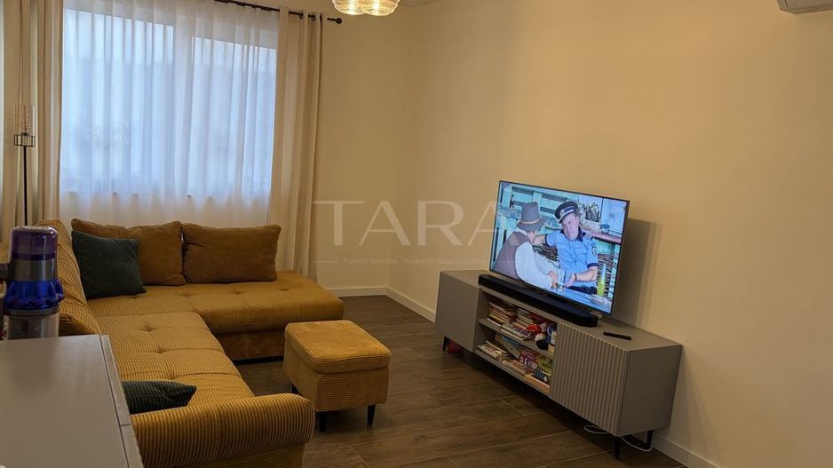 Apartament decomandat cu 3 camere, 2 terase de 10 mp, parcare și boxă. - Poză 1