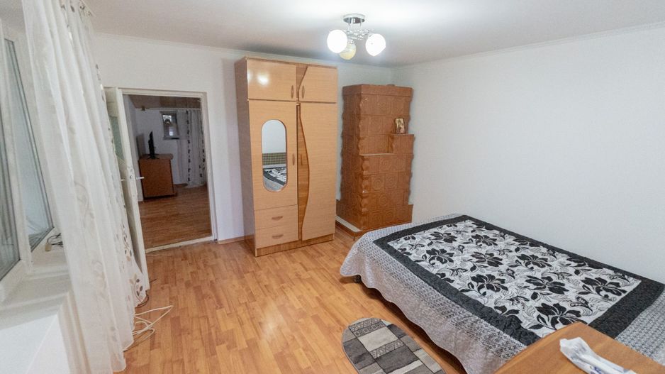Casă cu 5 camere, complet renovată cu teren 920 mp în Tecuci - Poză 10
