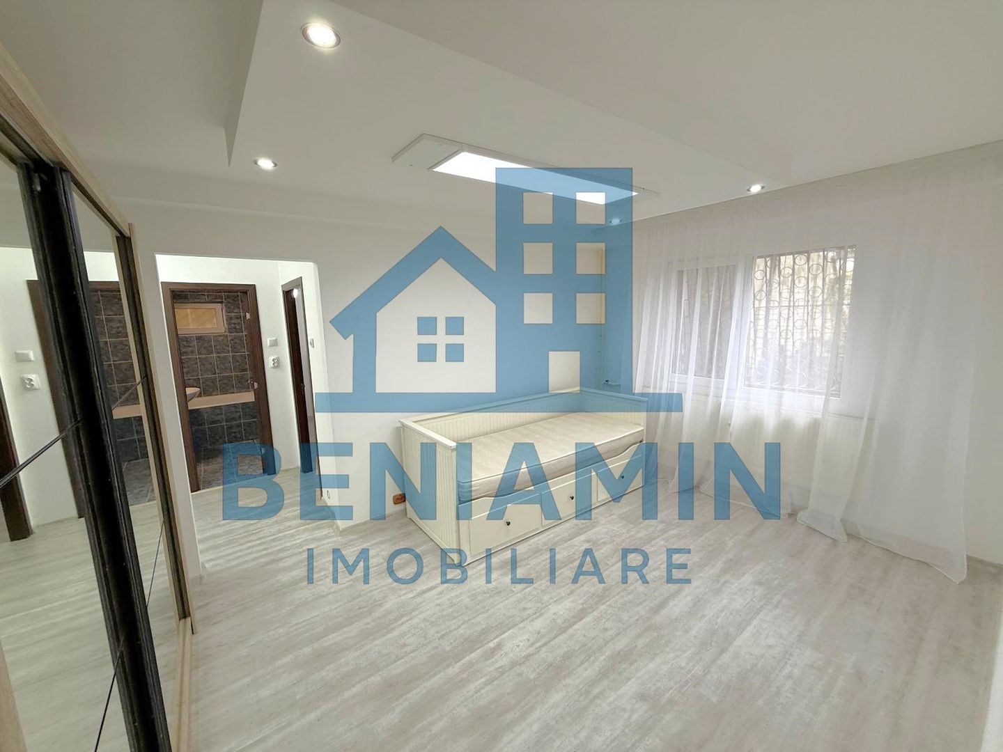 3 Camere-Parter-McDonald's-Renovat-Anvelopat-Mobilat-Zona Excelenta - Poză 3