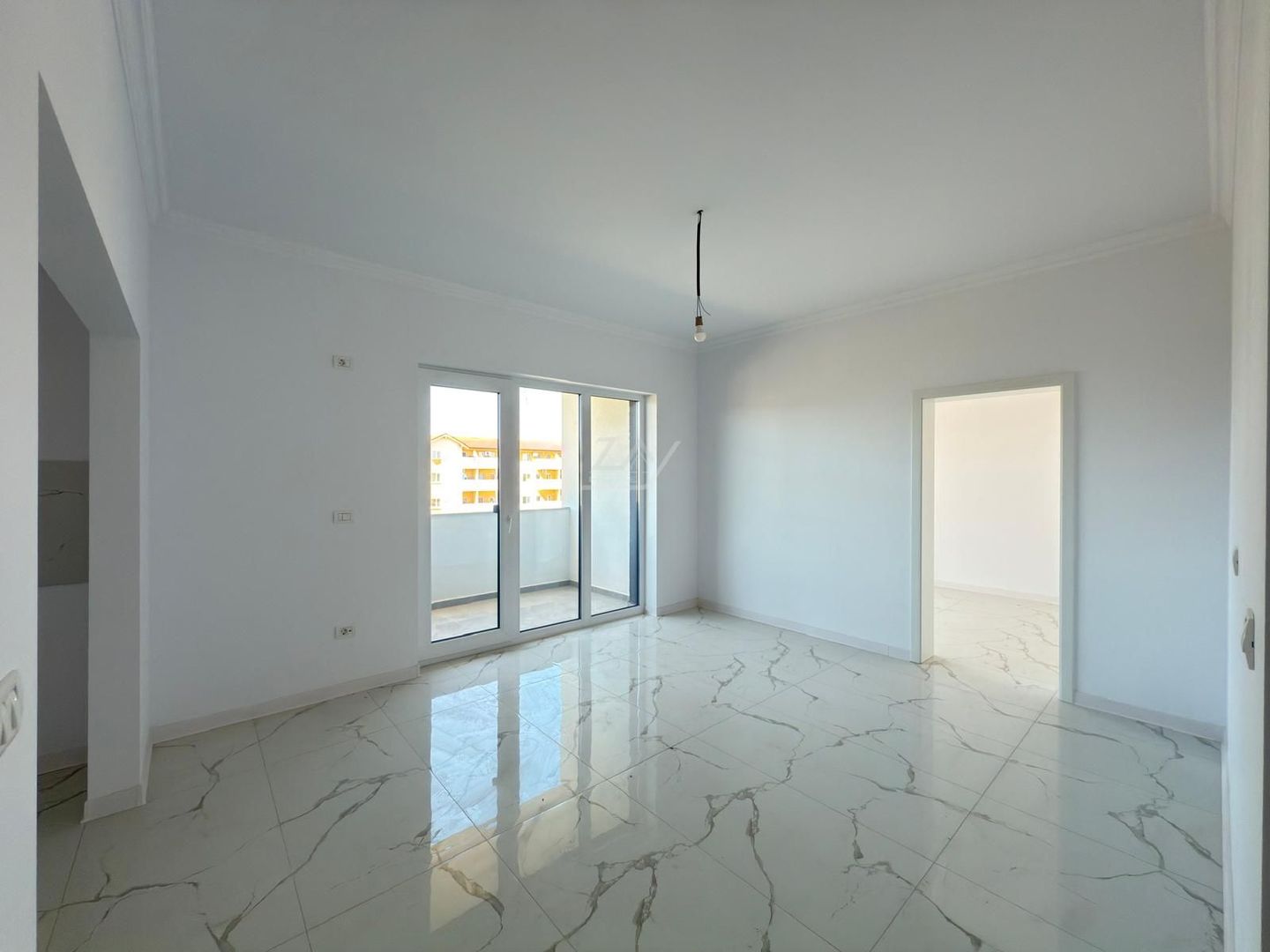 Etaj 1. Loc de parcare. Asfalt. - Poză 3