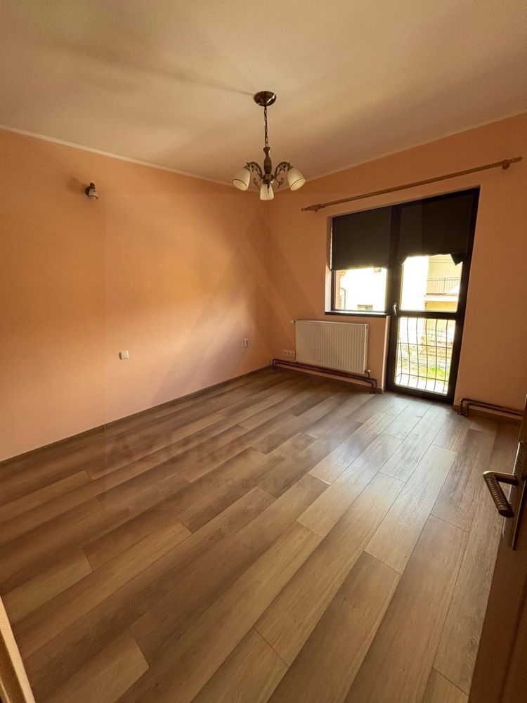 Casa 3 dormitoare curte de 300 mp utili garaj deschis Calea Surii Mici - Poză 4