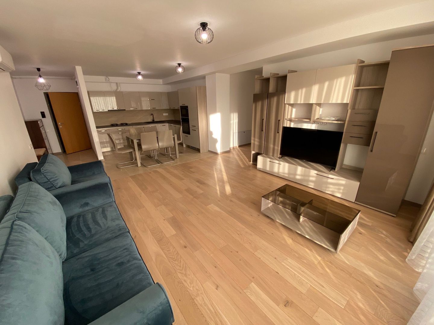 Apartament bloc nou 3 camere - parcare subterana - Poză 1