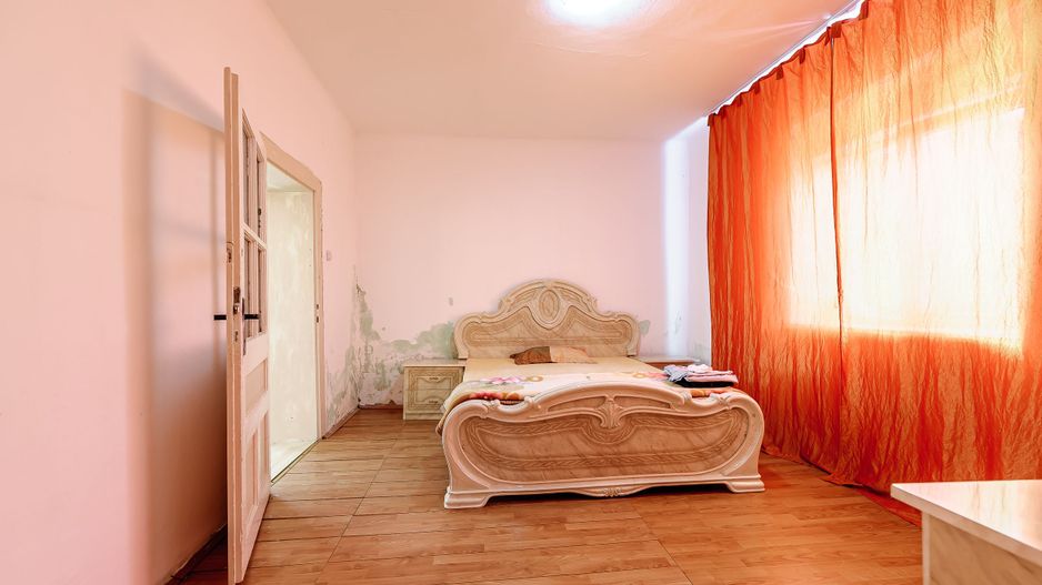 Ofertă rară! Casă cu teren generos în Poltura! - Poză 7