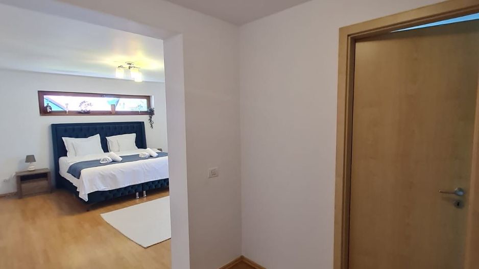 Vila spațioasă și recent renovată în Ghiroda! - Poză 73