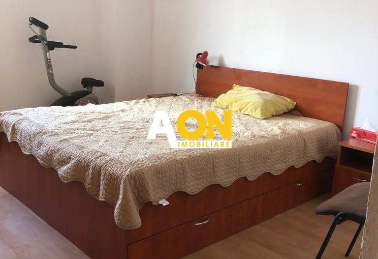 Apartament cu 3 camere, 2 balcoane, etaj 1, Ultracentral, parcare - Poză 1