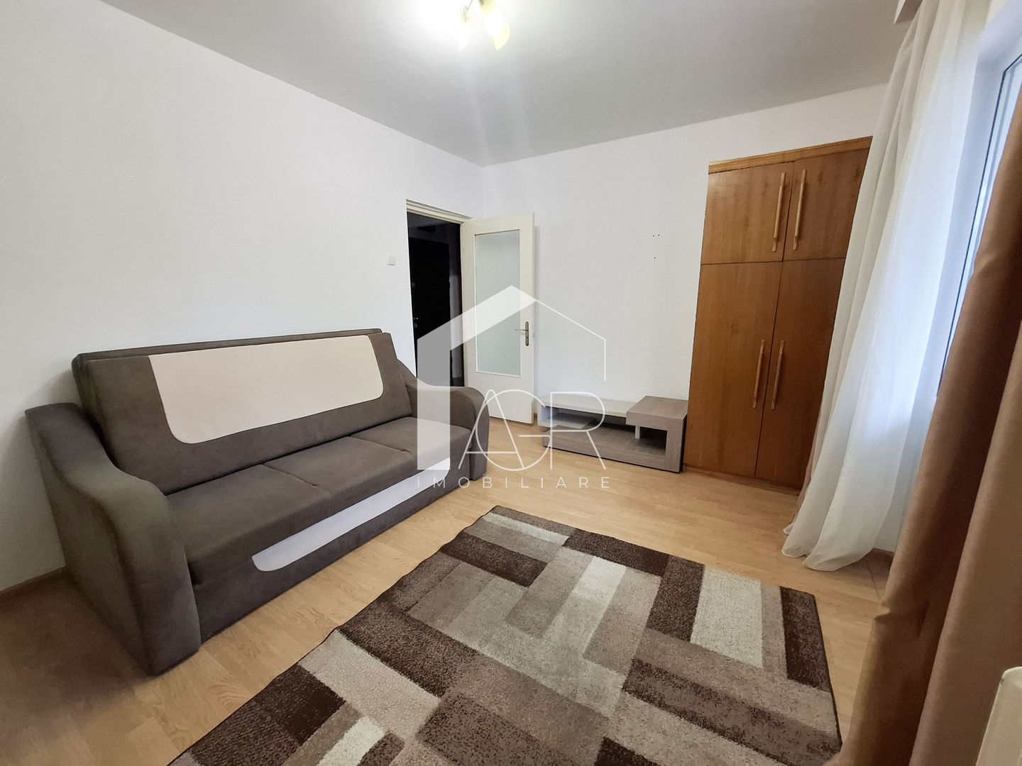 Garsoniera, etajul 1, zona Malu Rosu - Poză 3