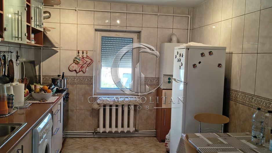 Apartament cu 3 camere Zona centrala Str. Bucegi Liceul de Arte etaj 3 , 2 balc - Poză 2