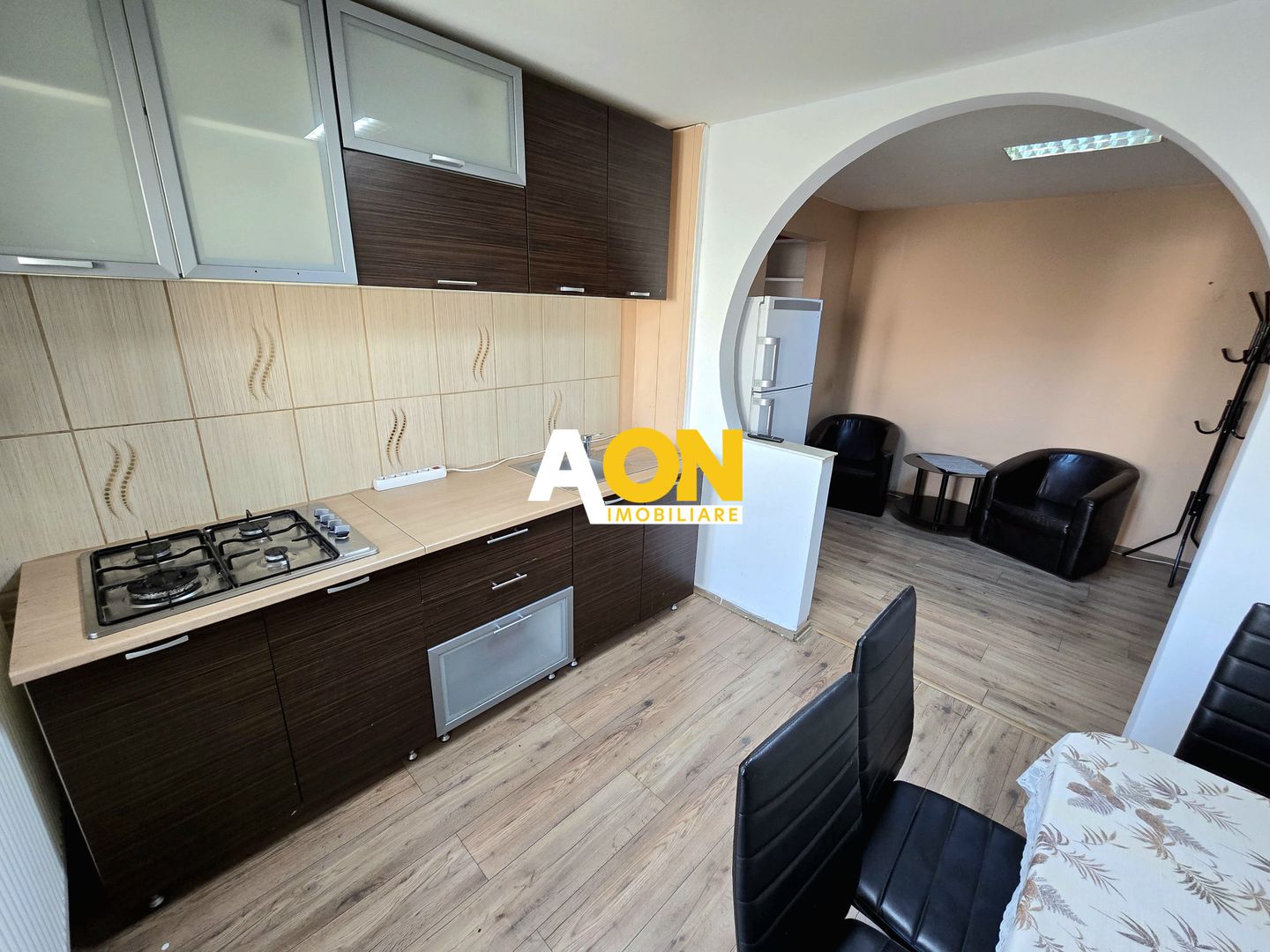 Apartament cu 2 Camere, Etaj 1, Zona Sub Stadion - Poză 2