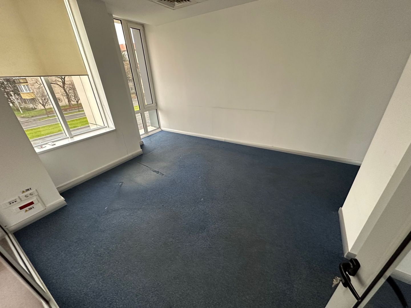 Spatiu de birouri la artera - Poză 6