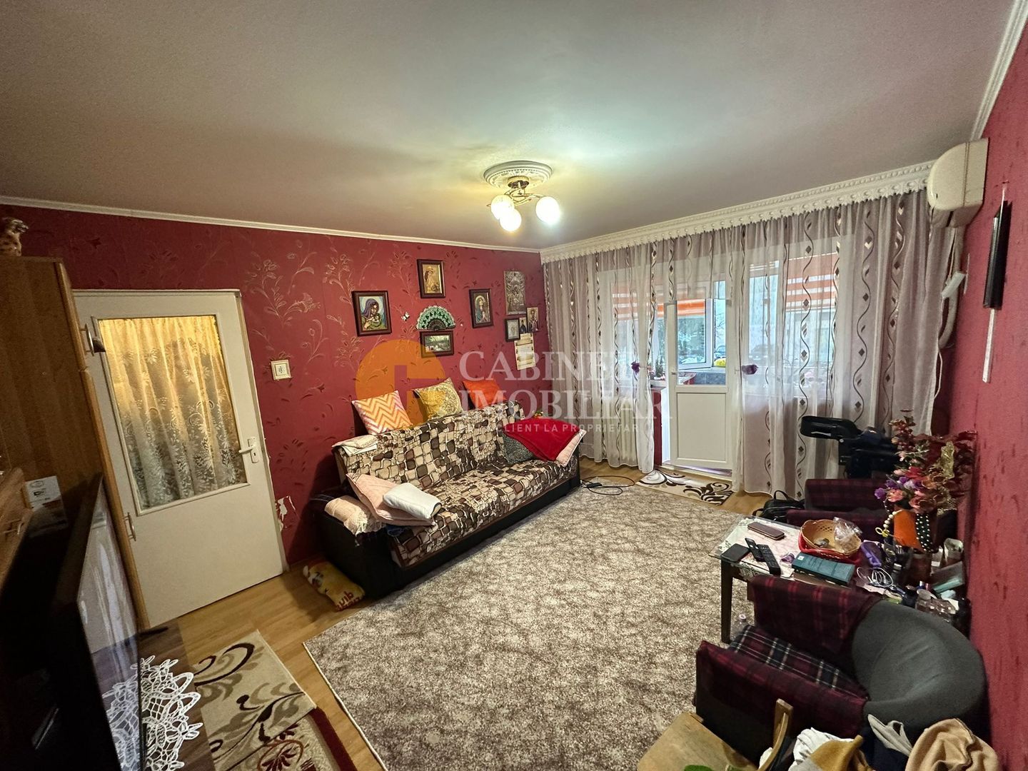 Apartament cu 4 camere - Etaj 1 - Mobilat si Utilat - zona Olimp - Poză 1