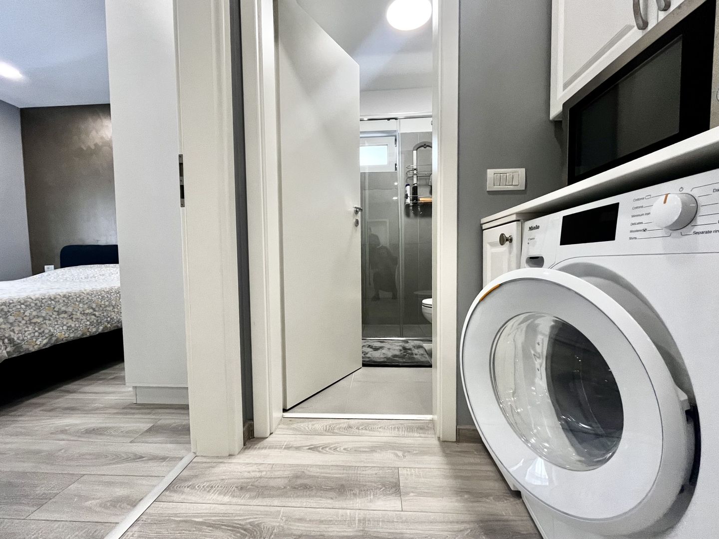 Apartament cu 3 camere, elegant, cu parcare si boxa, in zona Aradului - Poză 6